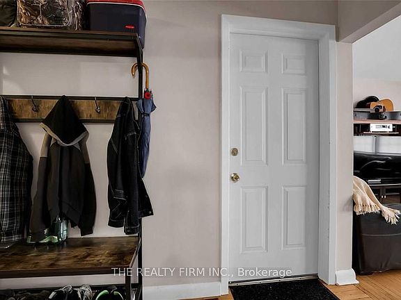 5th image of 7076 Longwoods Rd