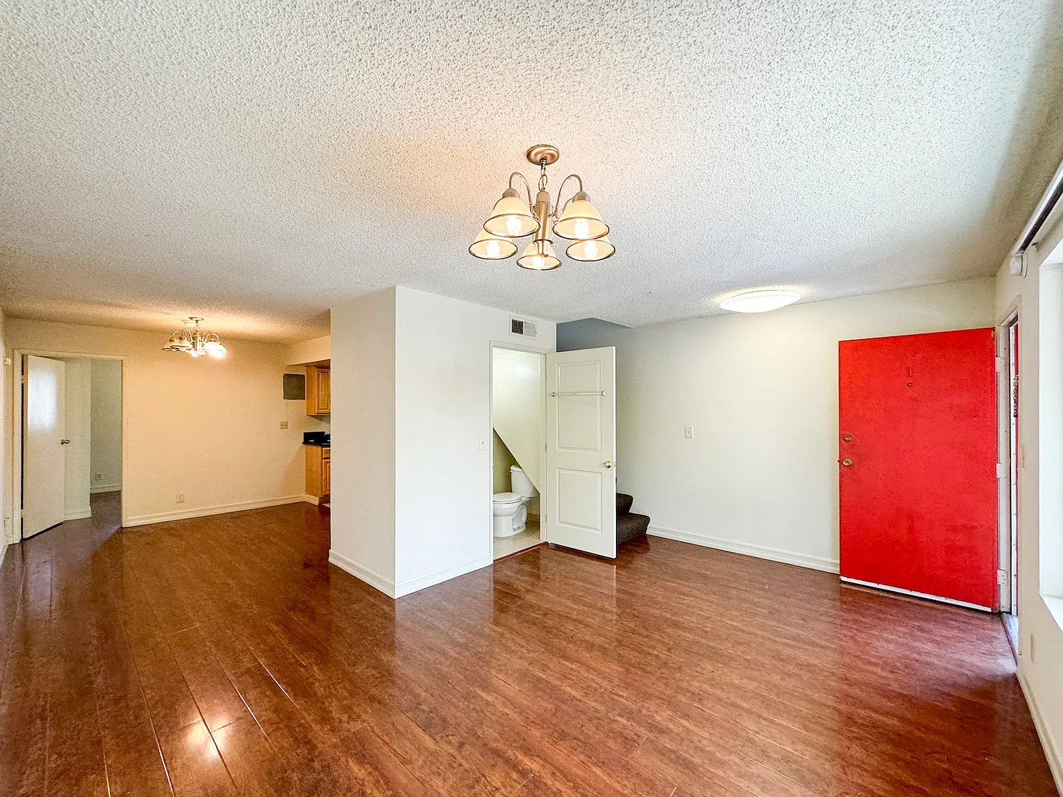 4 bed, 2.5 bath, 1300 sqft, $4,295 — Photo 2
