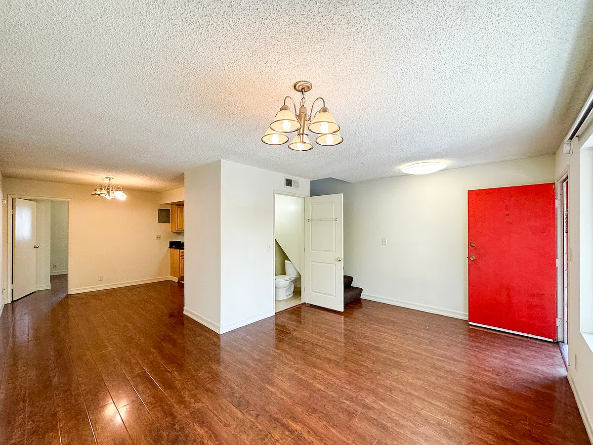 Building Photo - 4554 Russell Ave #2