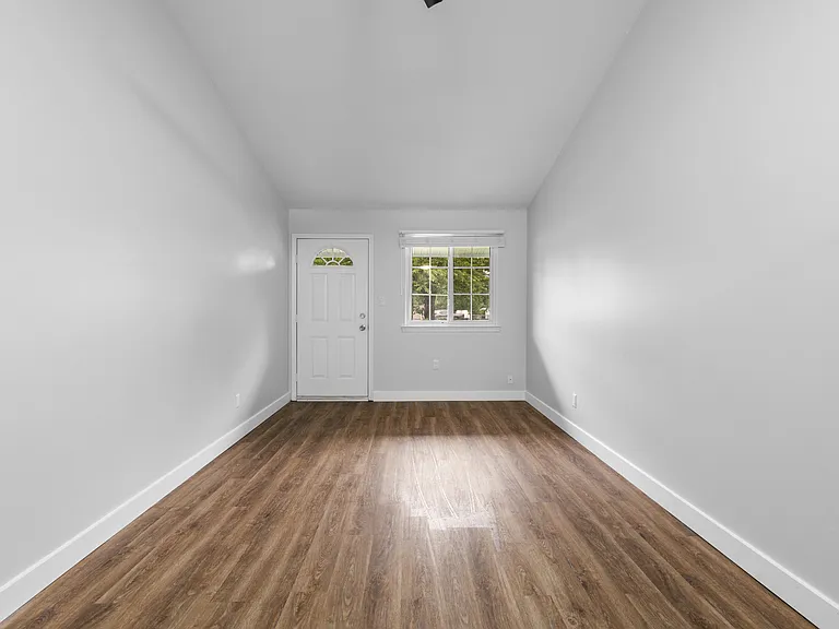 1806 E Eleven Mile Rd #1806 — Photo 2