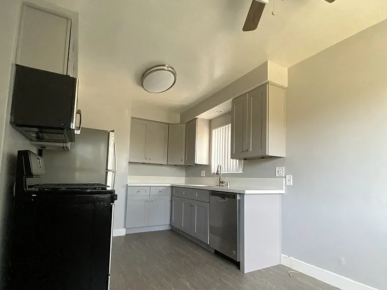 1152 W. 22nd St — Photo 11