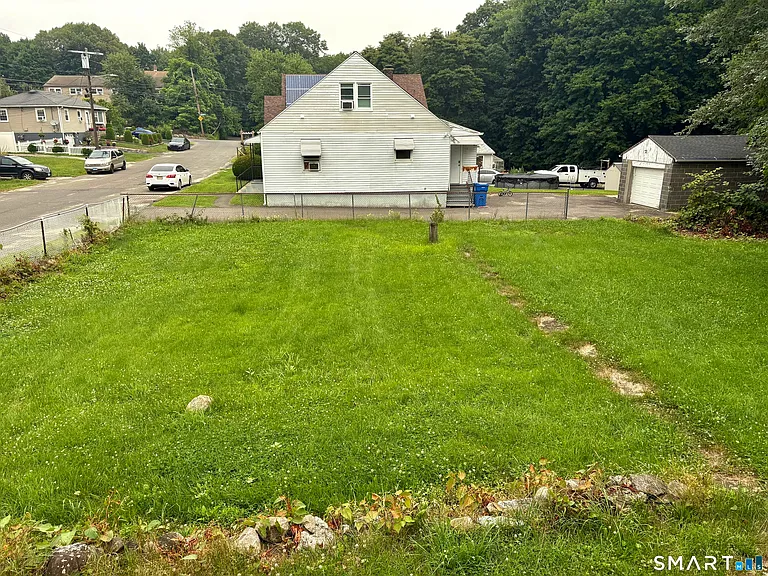 565 Sylvan Ave — Photo 21