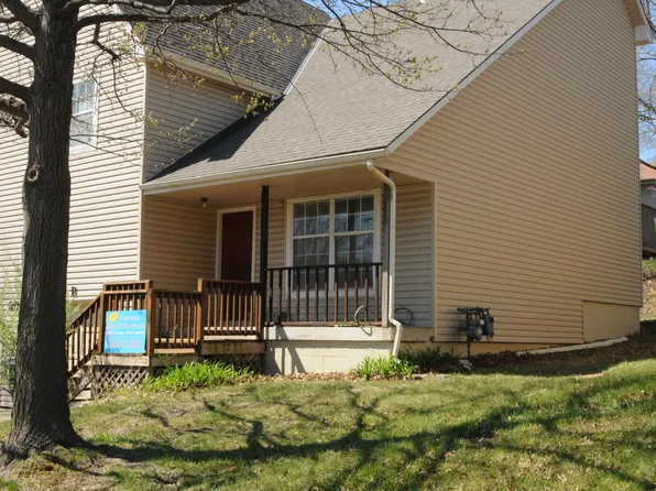 802 NE Barnes Dr APT B, Lees Summit, MO 64086