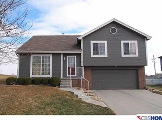 1713 Eastview Dr, Papillion, NE 68046