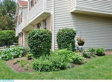 2nd image of 524 W Foxtrail Cres