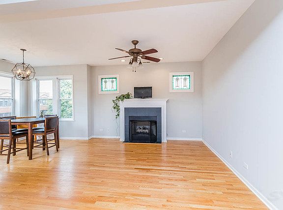 3rd image of 4869 N Rockwell St #1-4