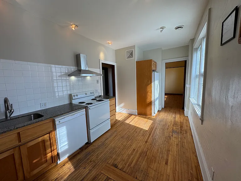 843 Rice St — Photo 7