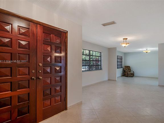 2nd image of 1550 Venetia Ave #0