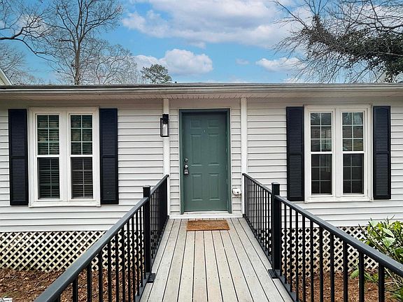 2nd image of 114 Brookview Cir