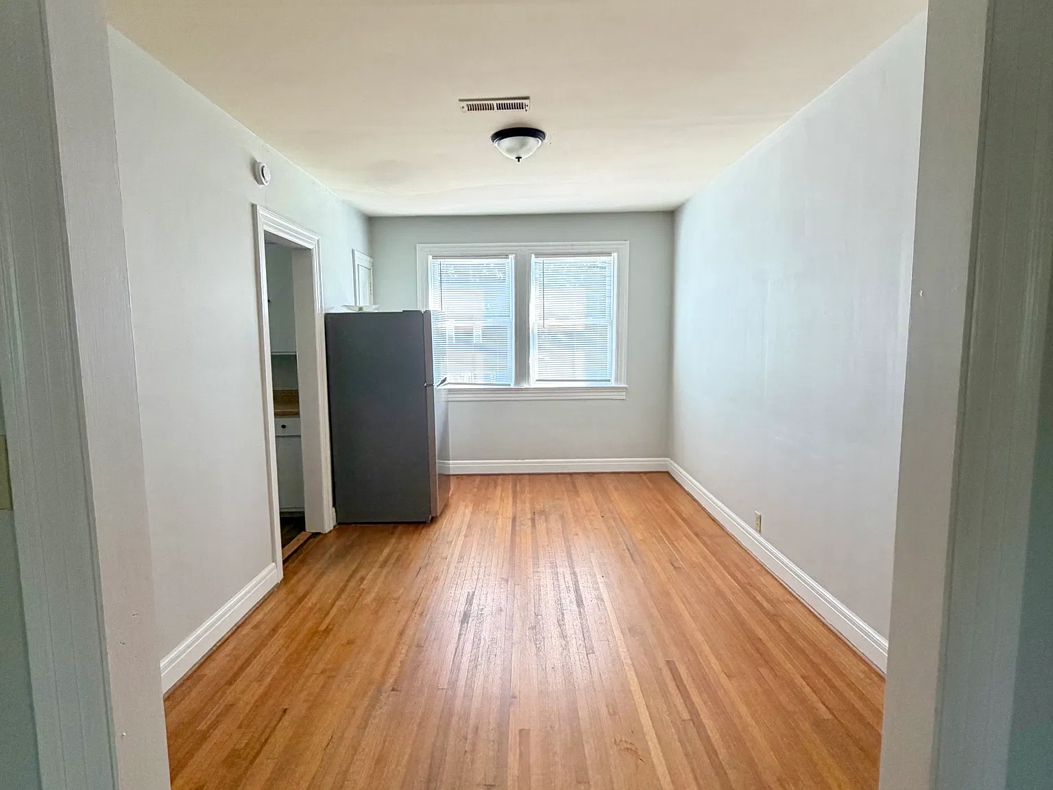 1601 Stratford Ave — Photo 3