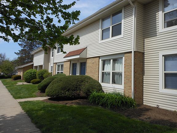 2nd image of 72 S Westmoor Ave APT B