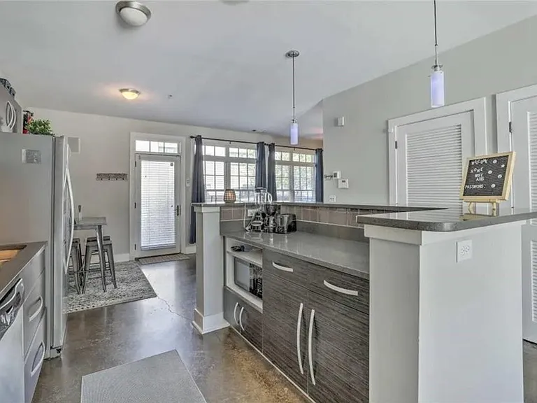 1300 Dekalb Ave NE — Photo 15
