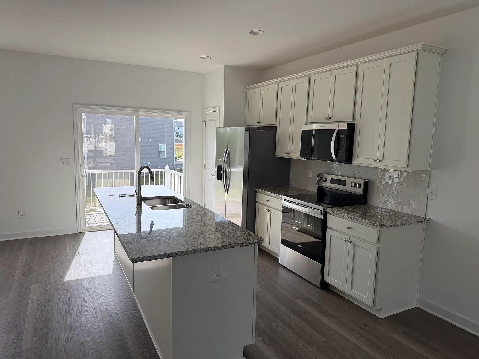 4 bed, 2100 sqft, $2,700 — Photo 3