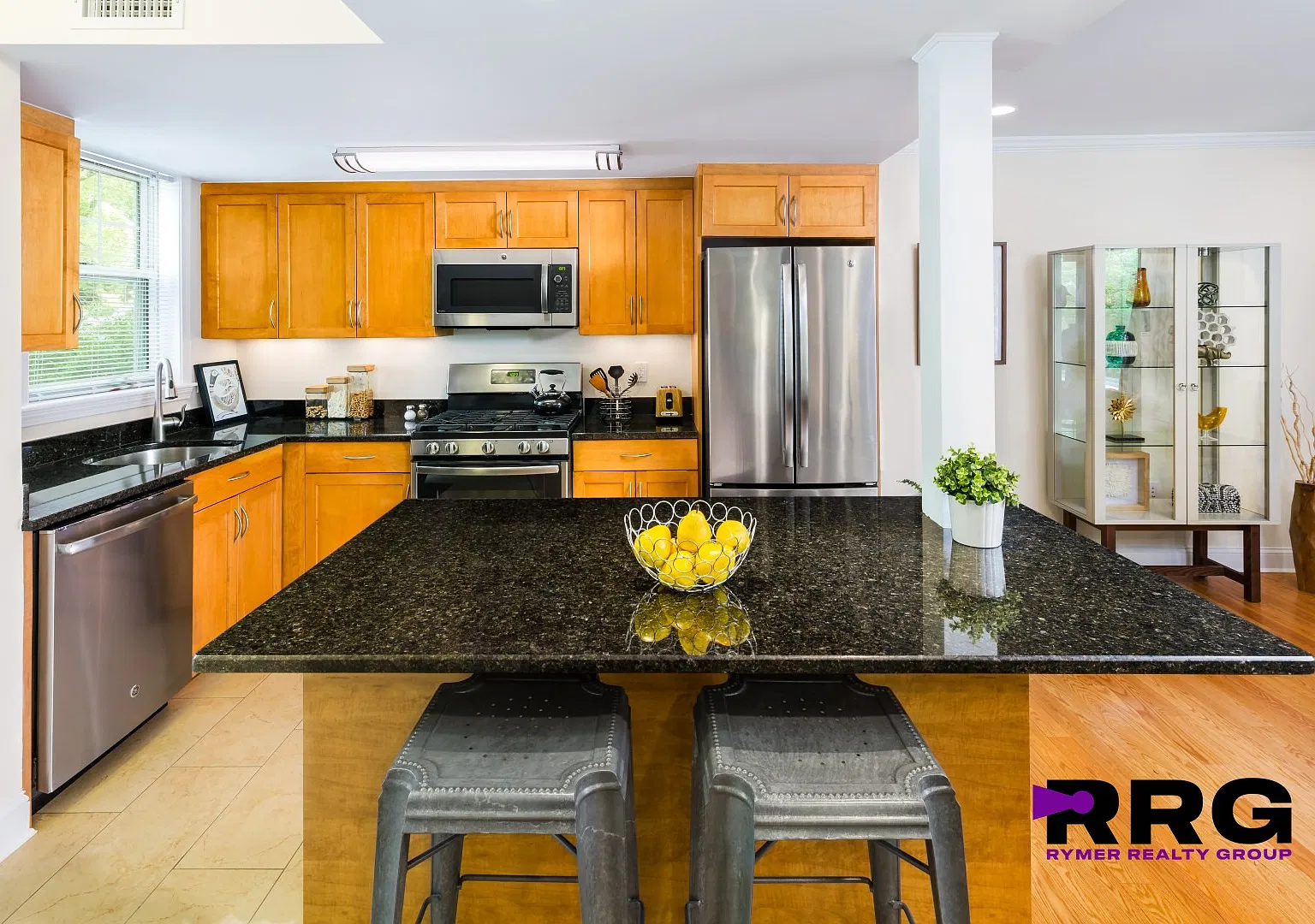 2 bed, 1.0 bath, 911 sqft, $3,445 — Photo 1