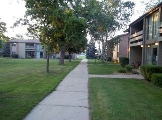 351 Bolson Dr APT 4, Oconomowoc, WI 53066