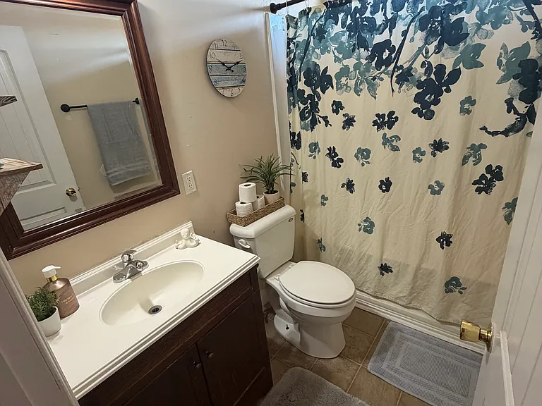 646 Emden St — Photo 7