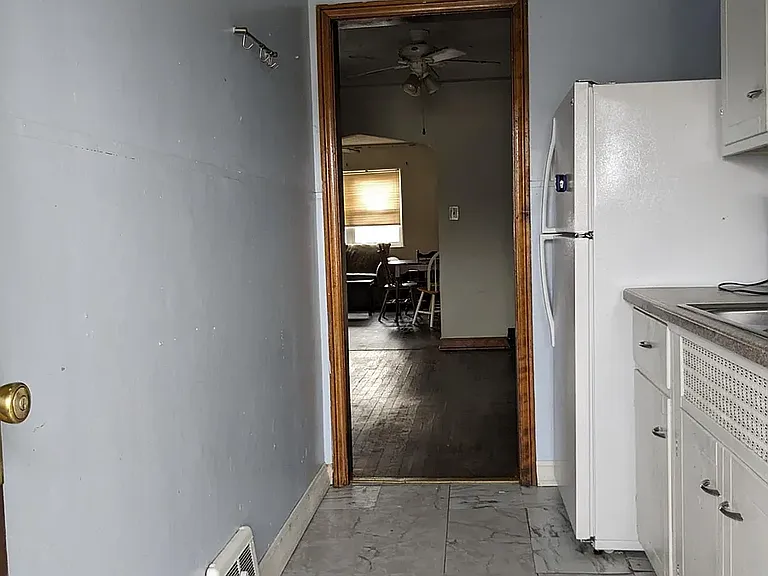 112 9th Ave #C — Photo 2