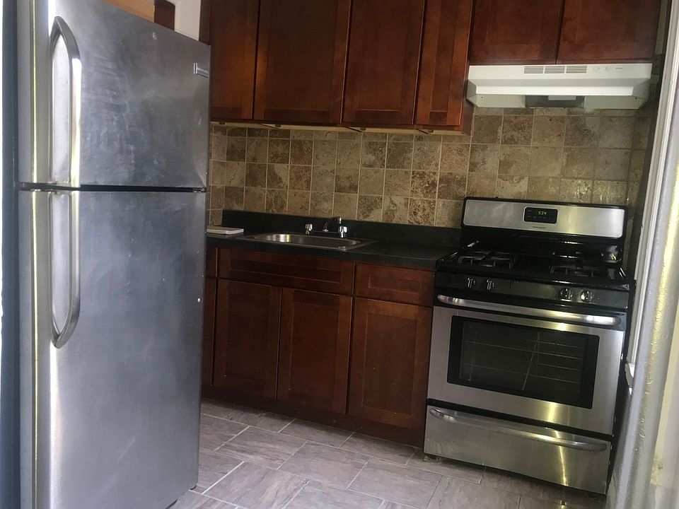2nd image of 650 Maple St Floor 1