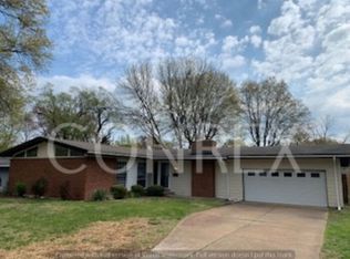 400 Waterford Dr, Florissant, MO 63033