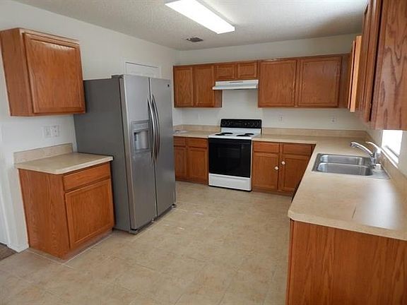 5th image of 2308 Red Oak Dr