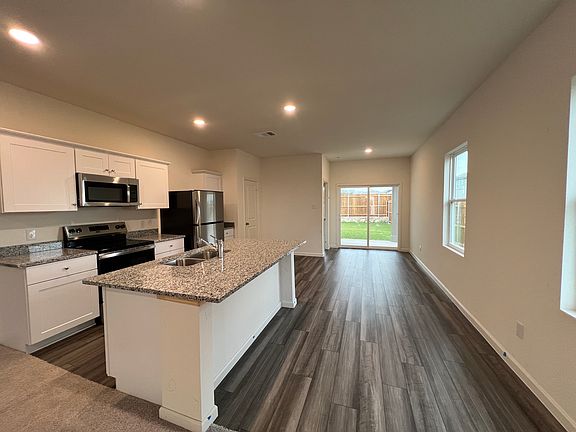 2nd image of 1609 White Fir Ln