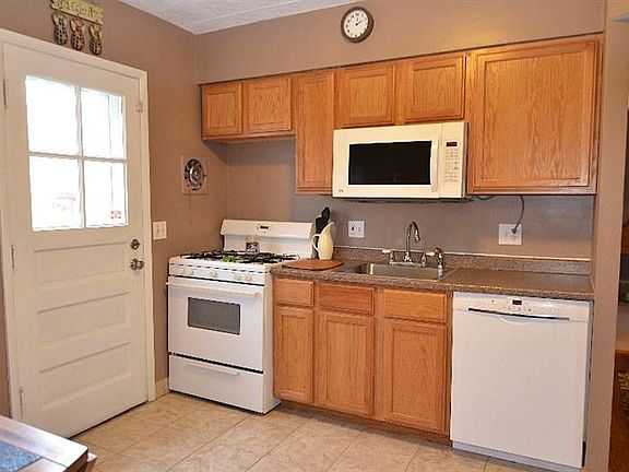 5th image of 3680 Edgebrook Dr