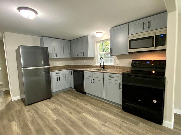 Brand New Appliances & Quartz Counter Tops