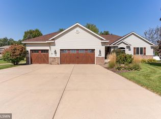 200 Barkley Cir E, Cannon Falls, MN 55009