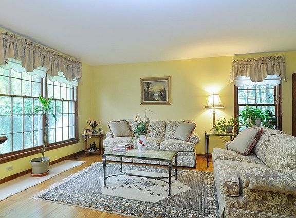 3rd image of 2709 Kingston Dr