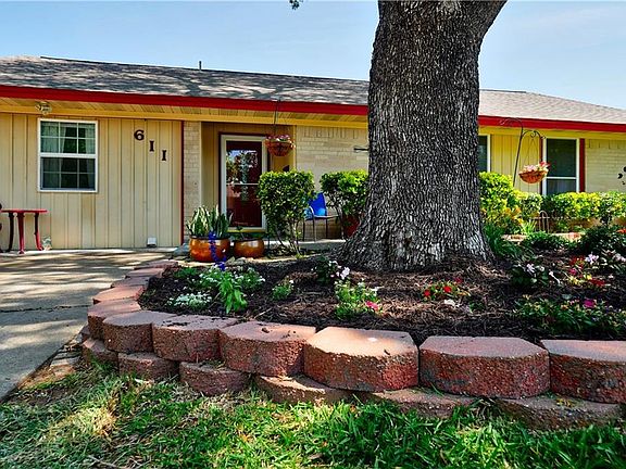 3rd image of 611 Idlewilde Dr