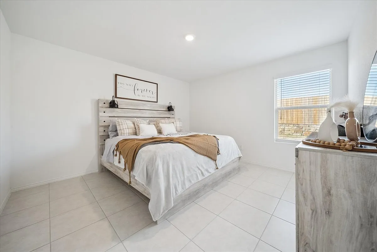 3 bed, 1302 sqft, $2,150 — Photo 4