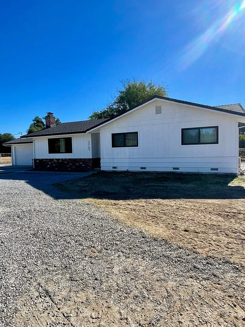 Newly Remodeled Country Setting 3/2 Home In Millville, Ca — Photo 2