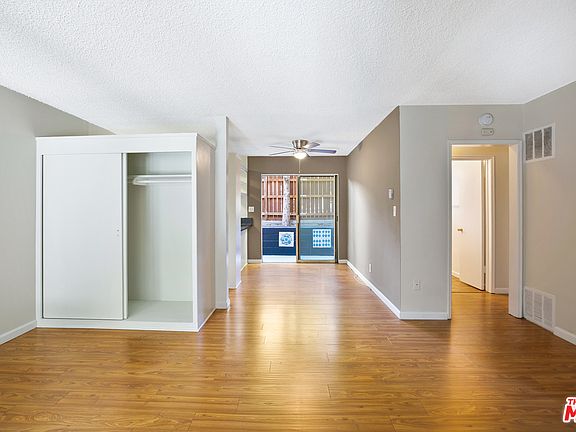 5th image of 941 N San Vicente Blvd #6