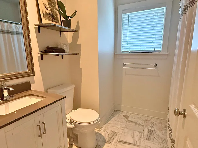 420 S Holmes St — Photo 4