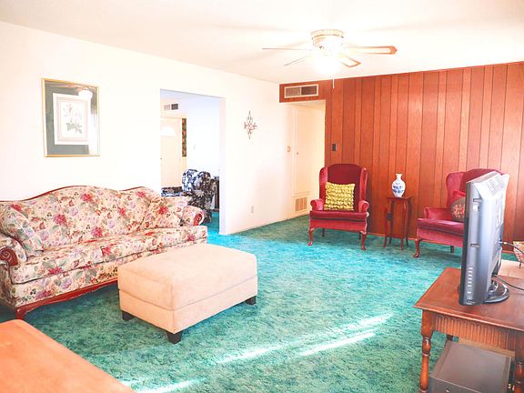 5th image of 10412 Theresa Pl NE