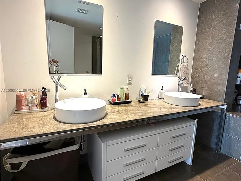 475 Brickell Ave — Photo 11
