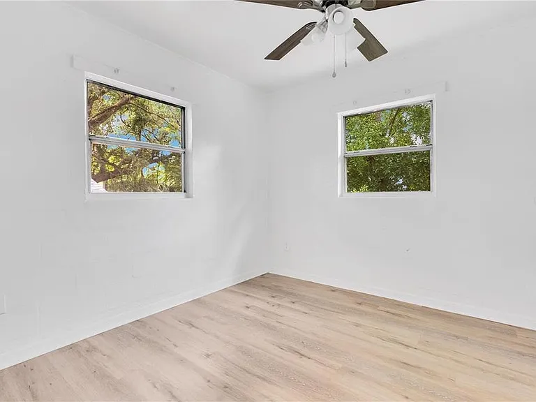 1029 Colyer St — Photo 15