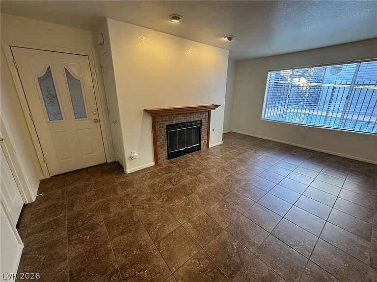 701 Capri Dr #13B — Photo 3