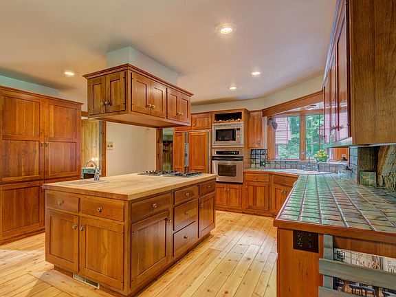 5th image of 300 Dogwood Ave NE