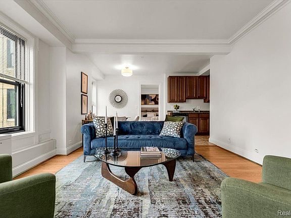 5th image of 15 E Kirby St APT 526