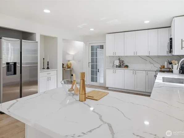 9812 59th Avenue S, Seattle, WA 98118
