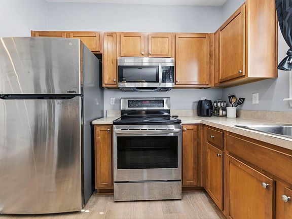 5th image of 216 Castle Dr. #1389