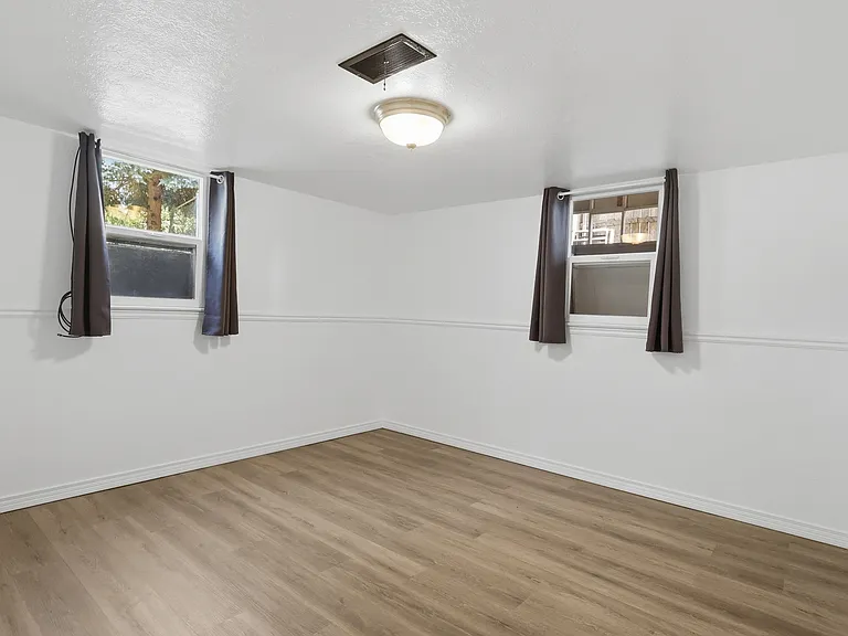 654 W Lennox St — Photo 23