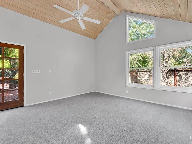 564 Willow Ct — Photo 9