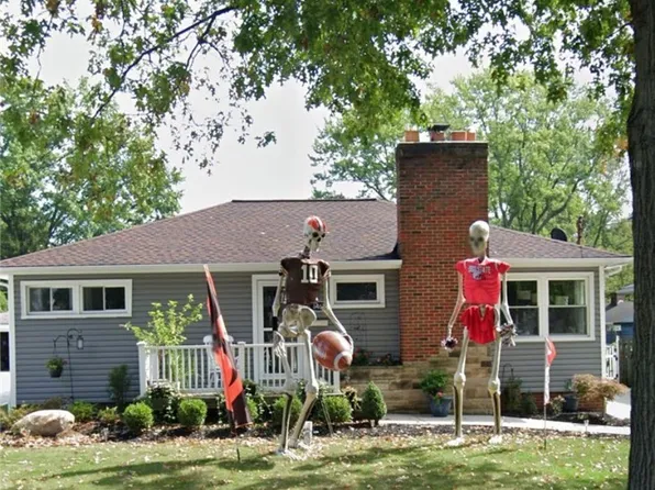 6467 Mandalay Dr, Parma Heights, OH 44130