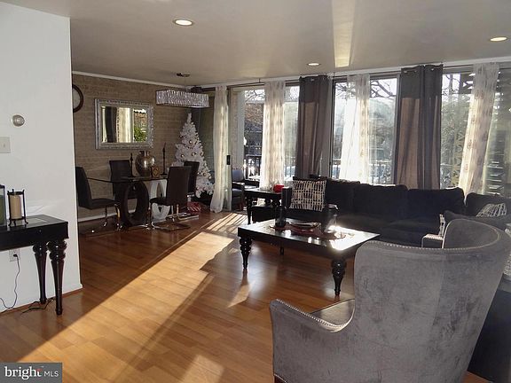 3rd image of 4415 Briarwood Ct N APT 11