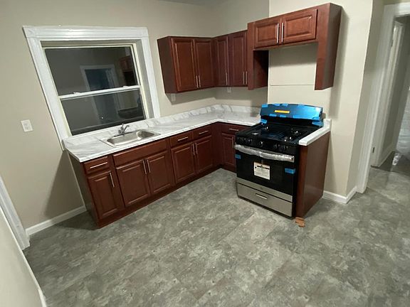 2nd image of 118 N 17th St #2