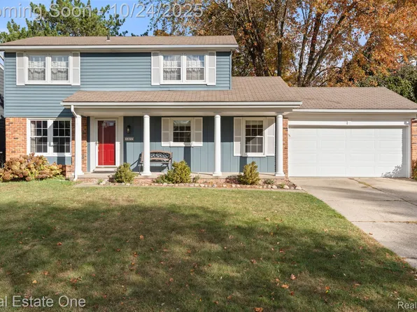 1477 Oakcrest Dr, Troy, MI 48083