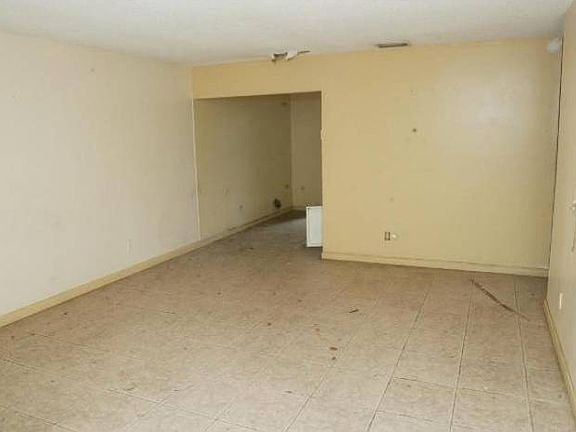 3rd image of 4711 Myla Ln