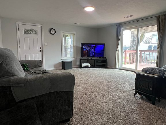 2nd image of 533 Lyle Ave
